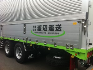 トラックボディ 看板施工